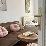 Cozy Wood Themed Studio Sky Bar Free Minibar