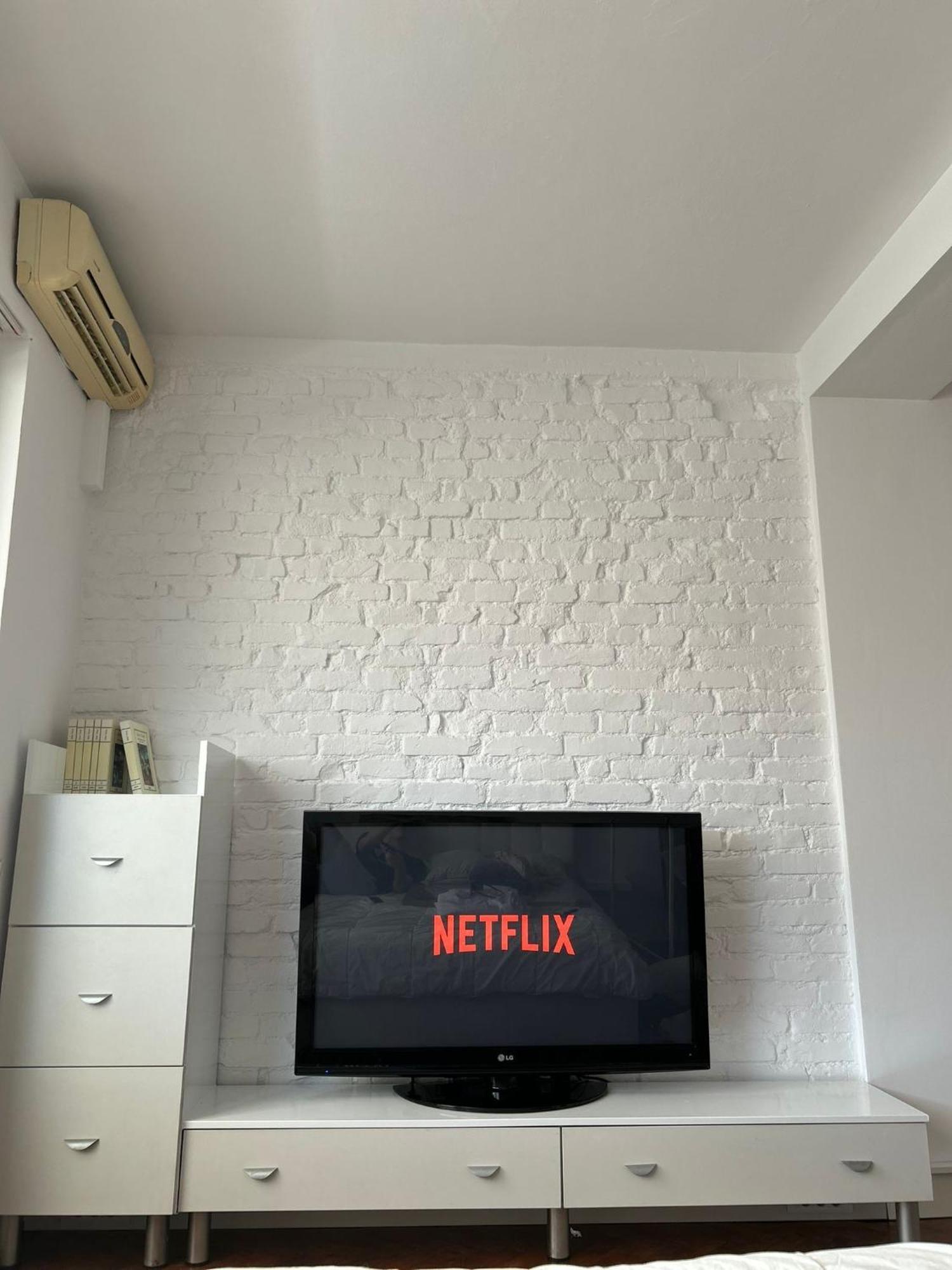 Apartment Cozy Wood Themed Sky Bar Free Minibar