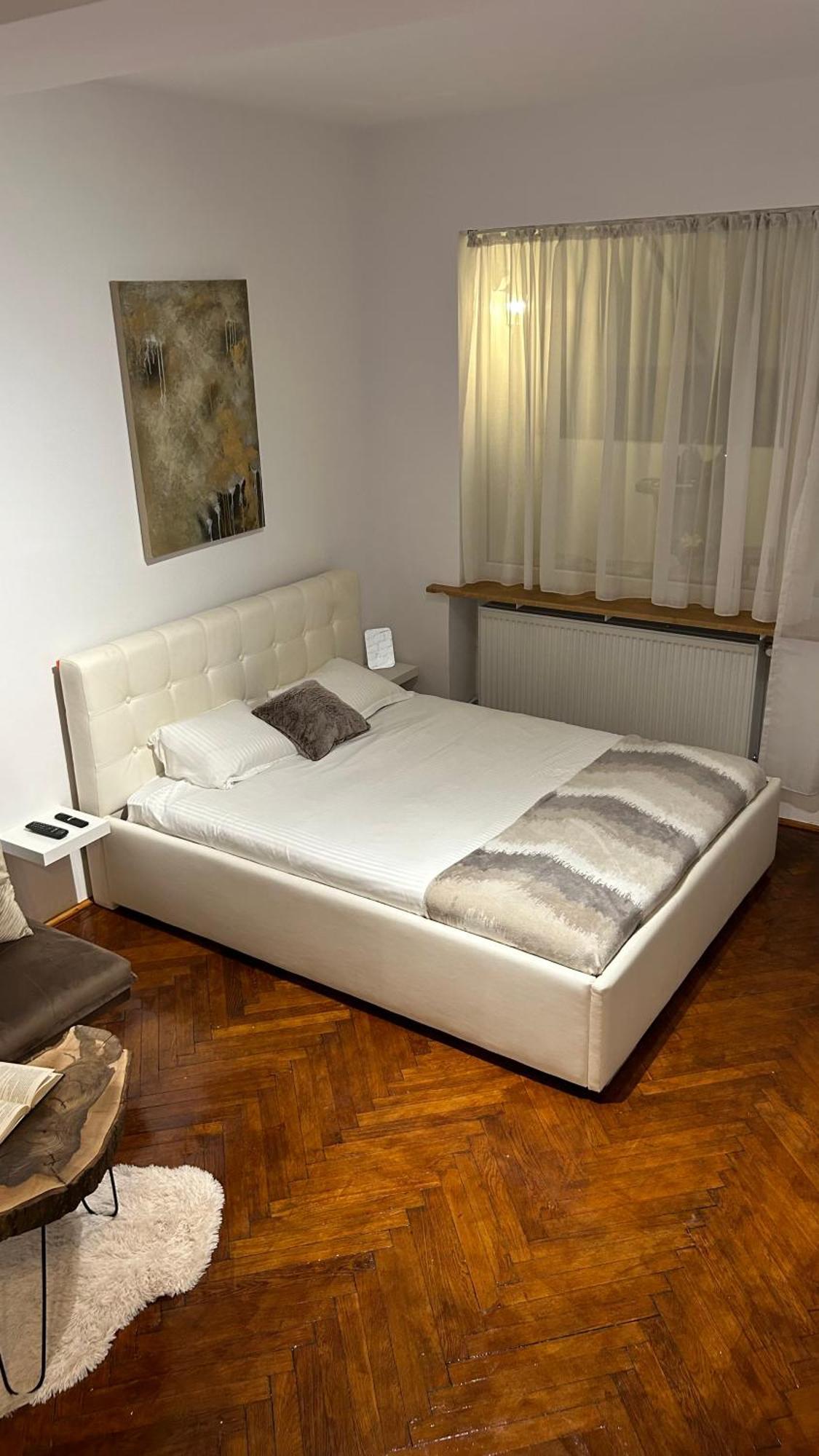 Cozy Wood Themed Sky Bar Free Minibar Apartment *